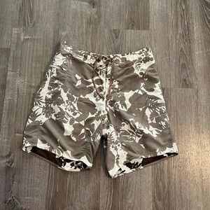 Patagonia men’s Wavefarer Board Shorts